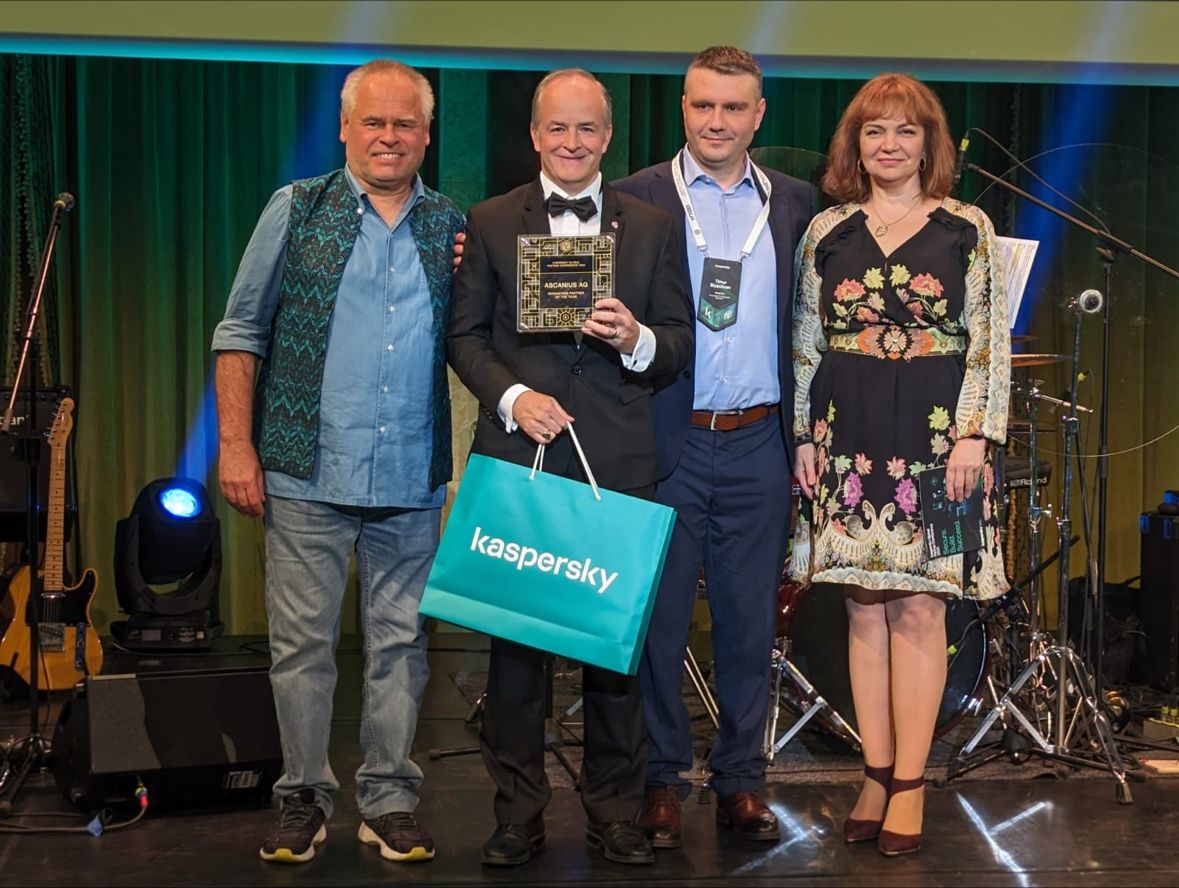 Presenting Innovation Partner of the Year award, Kaspersky Global Partner Conference 2025